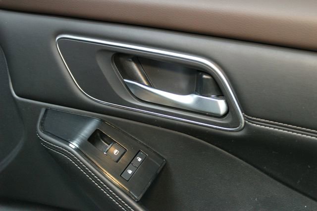 Used 2021 Nissan Rogue SV image 9