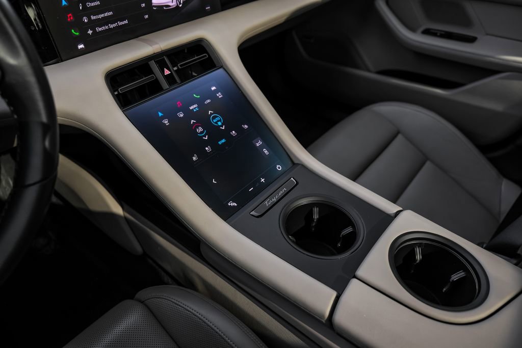 Used 2022 Porsche Taycan image 21