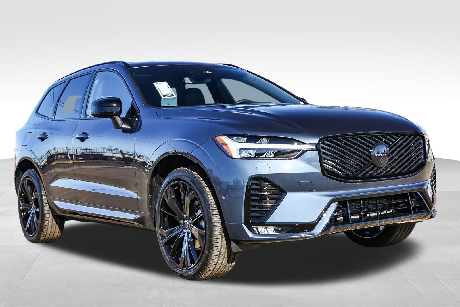 New 2026 Volvo XC60 B5 Ultra w/ Climate Package PRO image 3