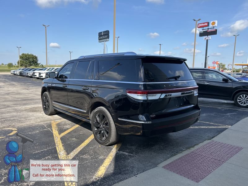 Used 2022 Lincoln Navigator L Reserve AWD/4WD image 3