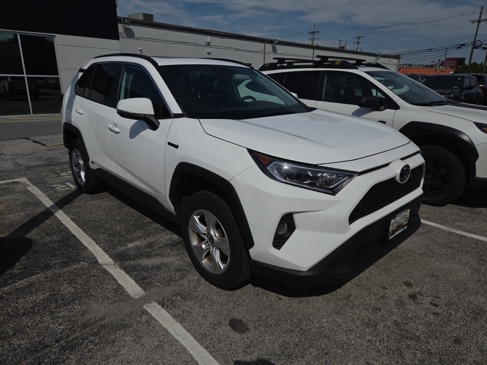 Used 2021 Toyota RAV4 XLE w/ Convenience Package AWD/4WD image 2