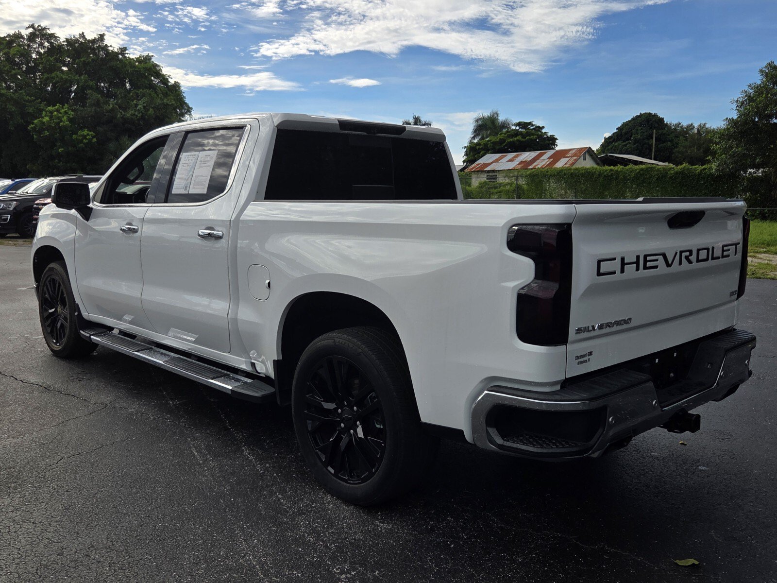 Used 2022 Chevrolet Silverado 1500 LTZ w/ LTZ Premium Package AWD/4WD image 3
