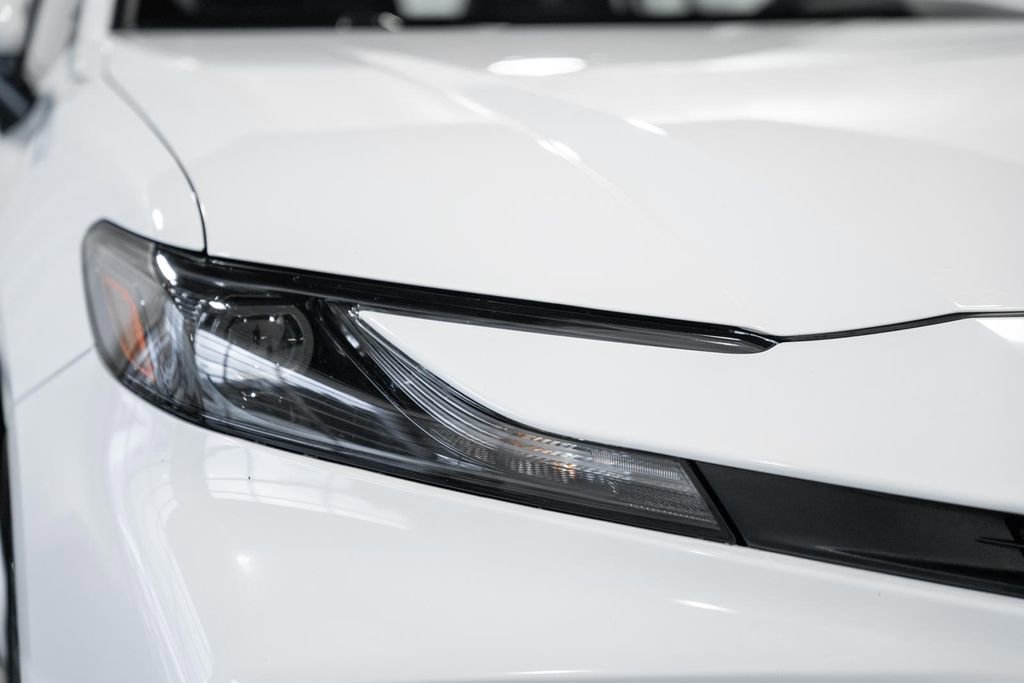 Used 2025 Toyota Camry SE image 12