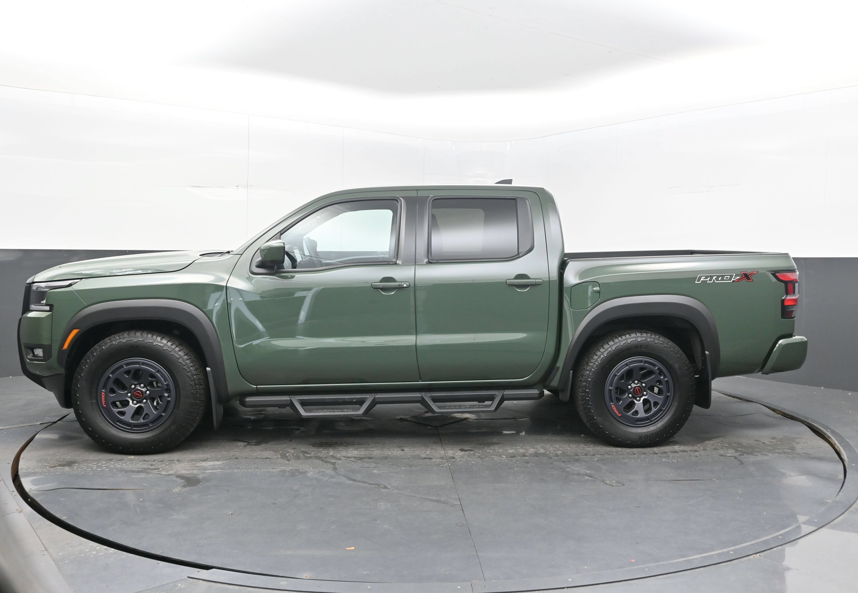 Used 2025 Nissan Frontier Pro-X RWD image 7