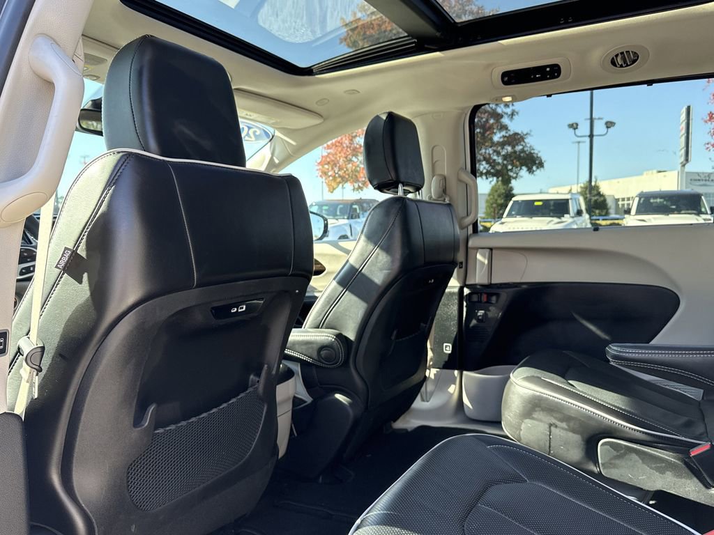 Used 2024 Chrysler Pacifica Limited image 13