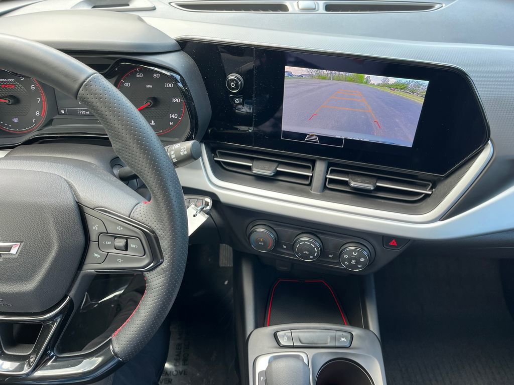 Certified 2025 Chevrolet Trax RS FWD image 11