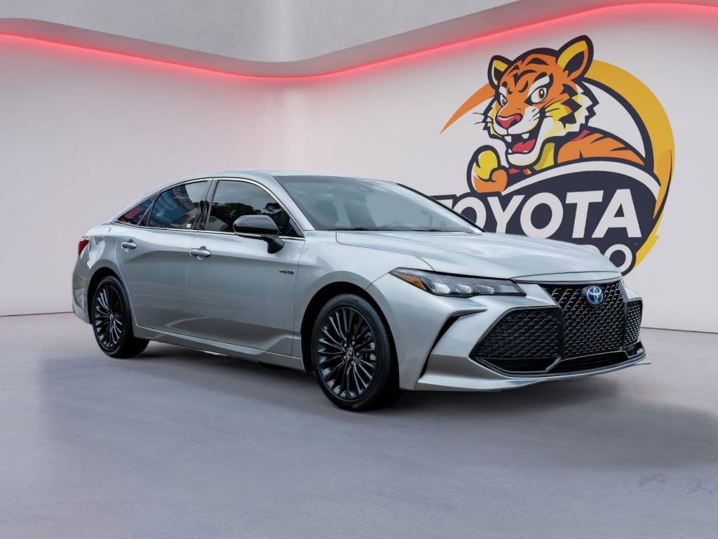 Used 2020 Toyota Avalon XSE image 3