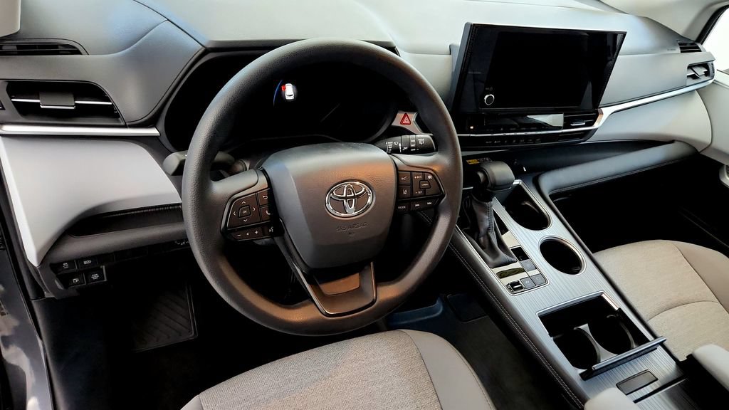 Certified 2025 Toyota Sienna LE AWD/4WD image 26