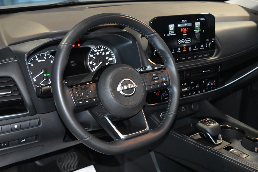 Used 2023 Nissan Rogue SL w/ SL Premium Package image 2