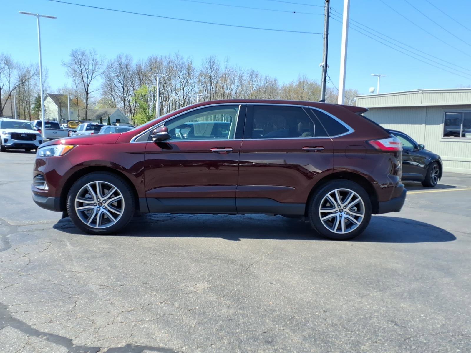 Used 2023 Ford Edge Titanium w/ Class II Trailer Tow Package AWD/4WD image 4