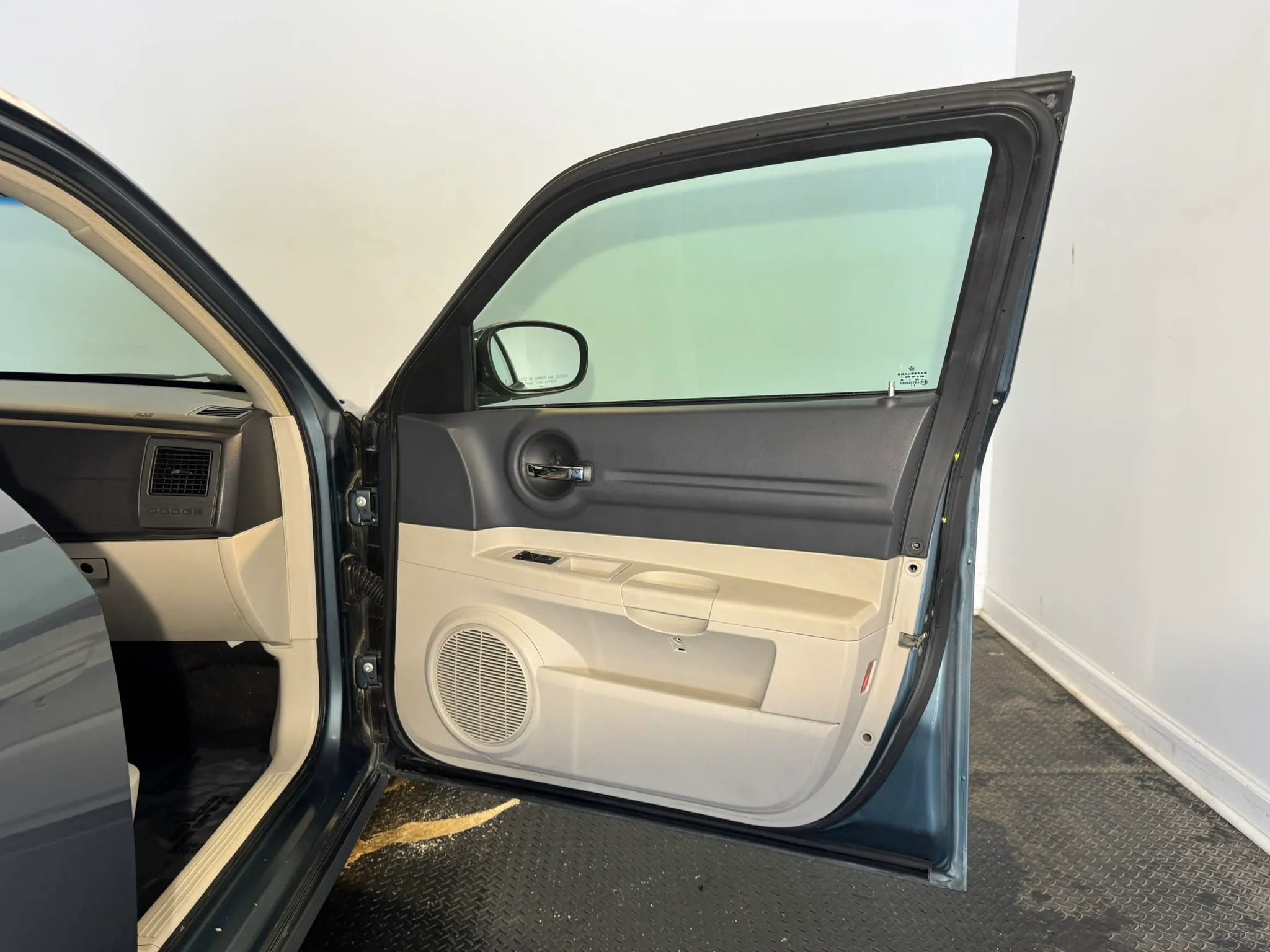 Used 2005 Dodge Magnum R/T w/ Convenience Group II RWD image 20