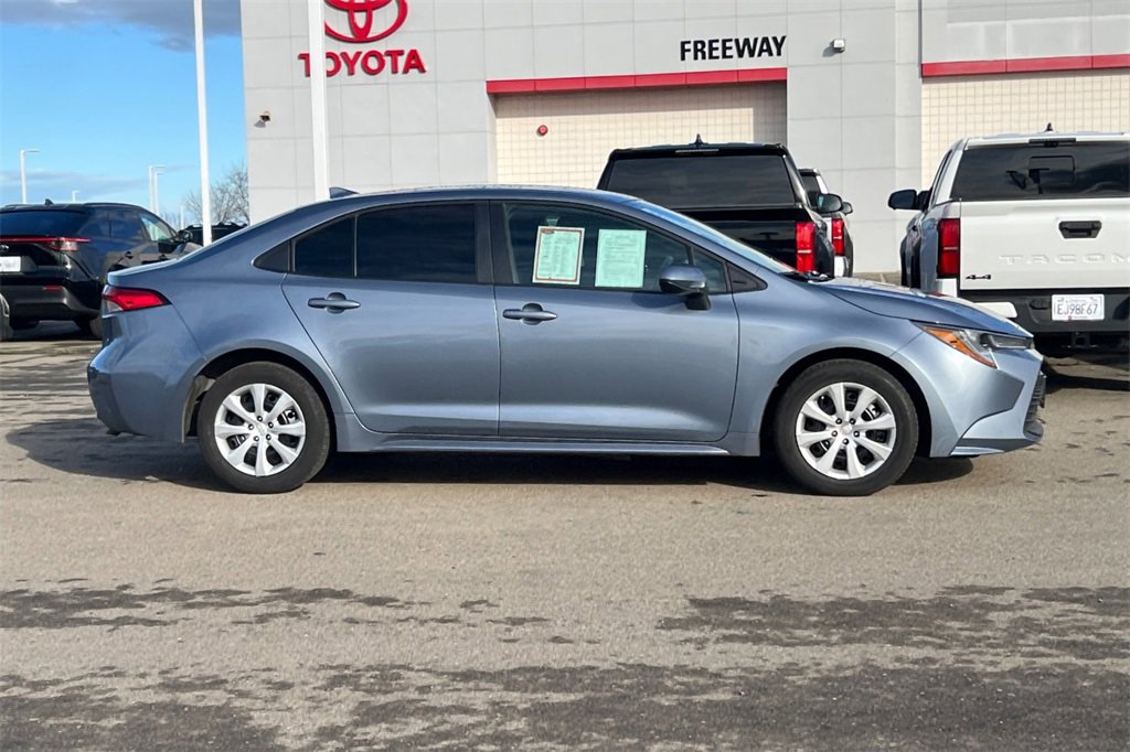Certified 2025 Toyota Corolla LE image 3