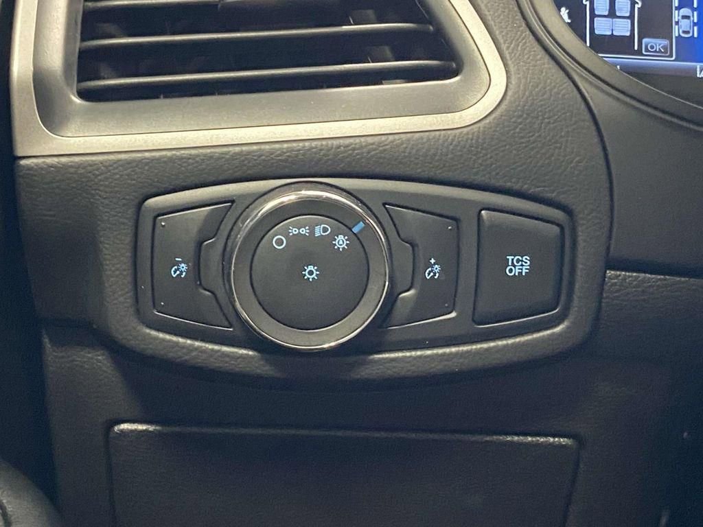 Used 2023 Ford Edge SEL image 19