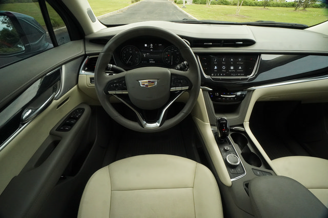 Used 2024 Cadillac XT6 Premium Luxury w/ Technology Package FWD image 13
