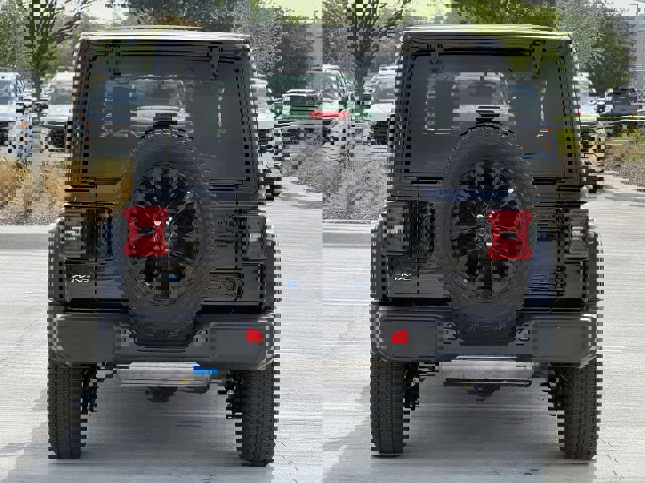 Used 2022 Jeep Wrangler Unlimited Sahara w/ Cold Weather Group image 4