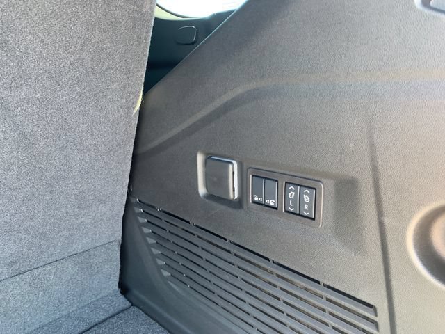 Used 2026 GMC Yukon Denali w/ LPO, Floor Liner Package AWD/4WD image 12