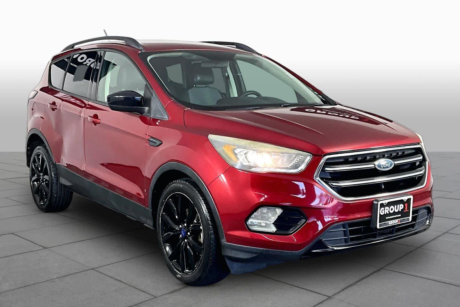 Used 2017 Ford Escape SE w/ Equipment Group 201A FWD image 3