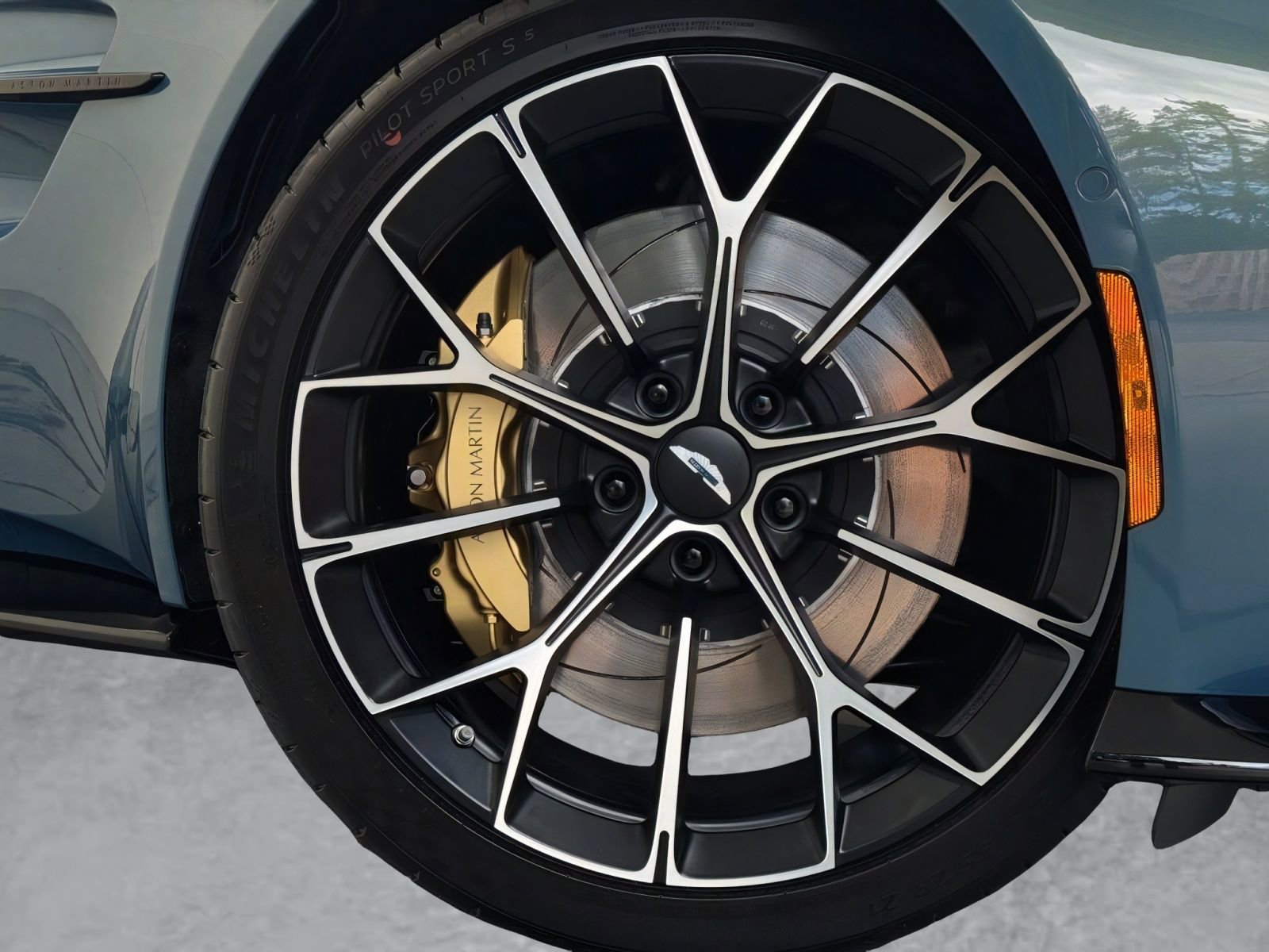 New 2026 Aston Martin V8 Vantage Coupe RWD image 49
