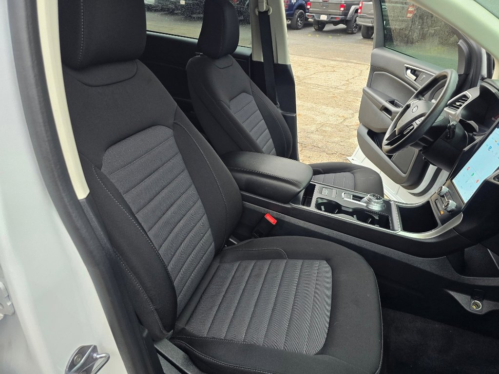 Used 2024 Ford Edge SE w/ Black Appearance Package image 14