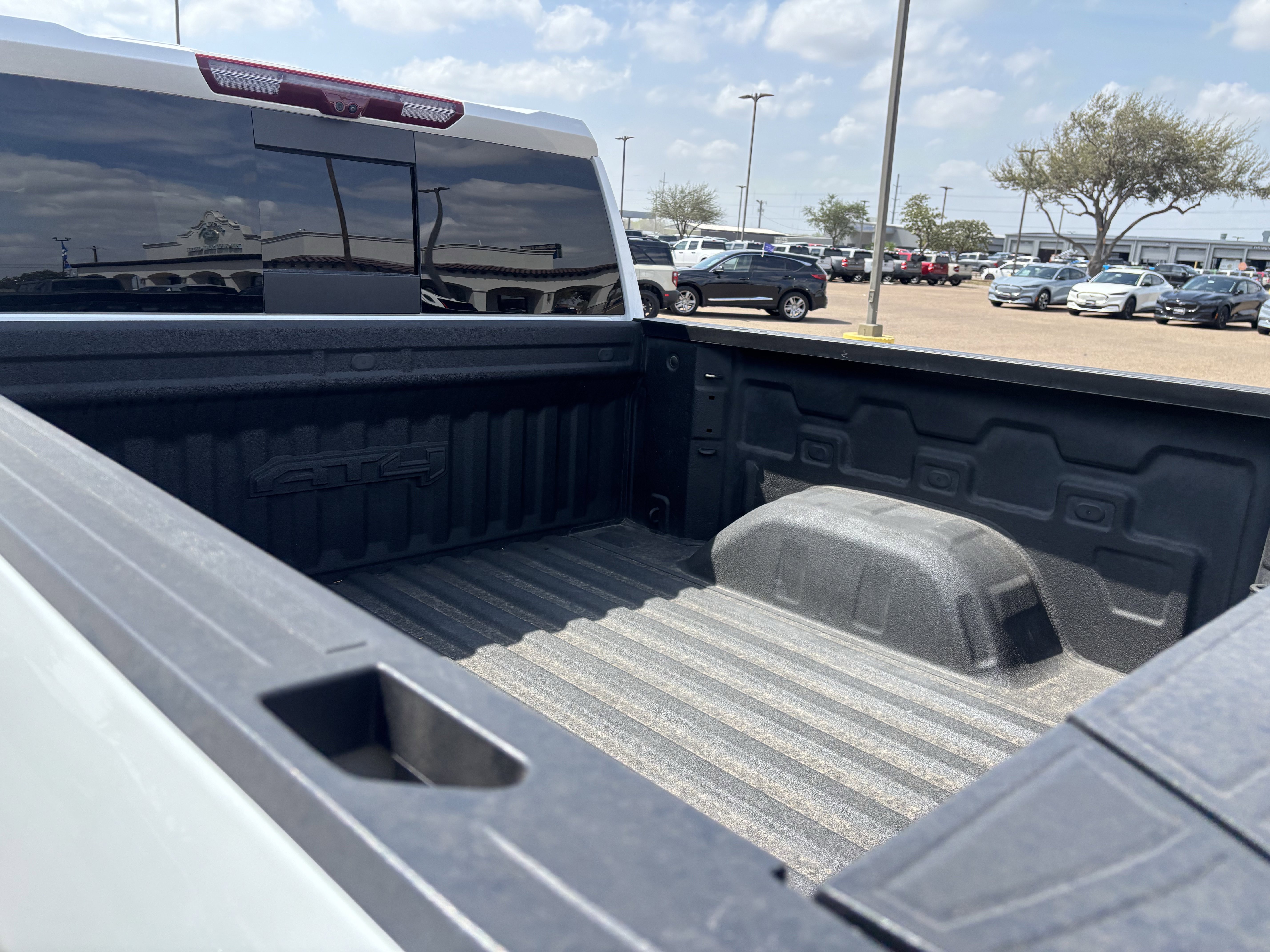 Used 2024 GMC Sierra 1500 AT4 w/ Technology Package image 18