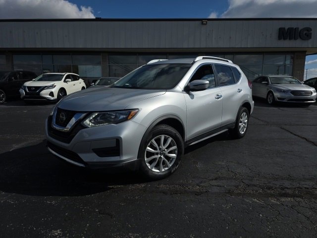 Used 2019 Nissan Rogue SV image 2