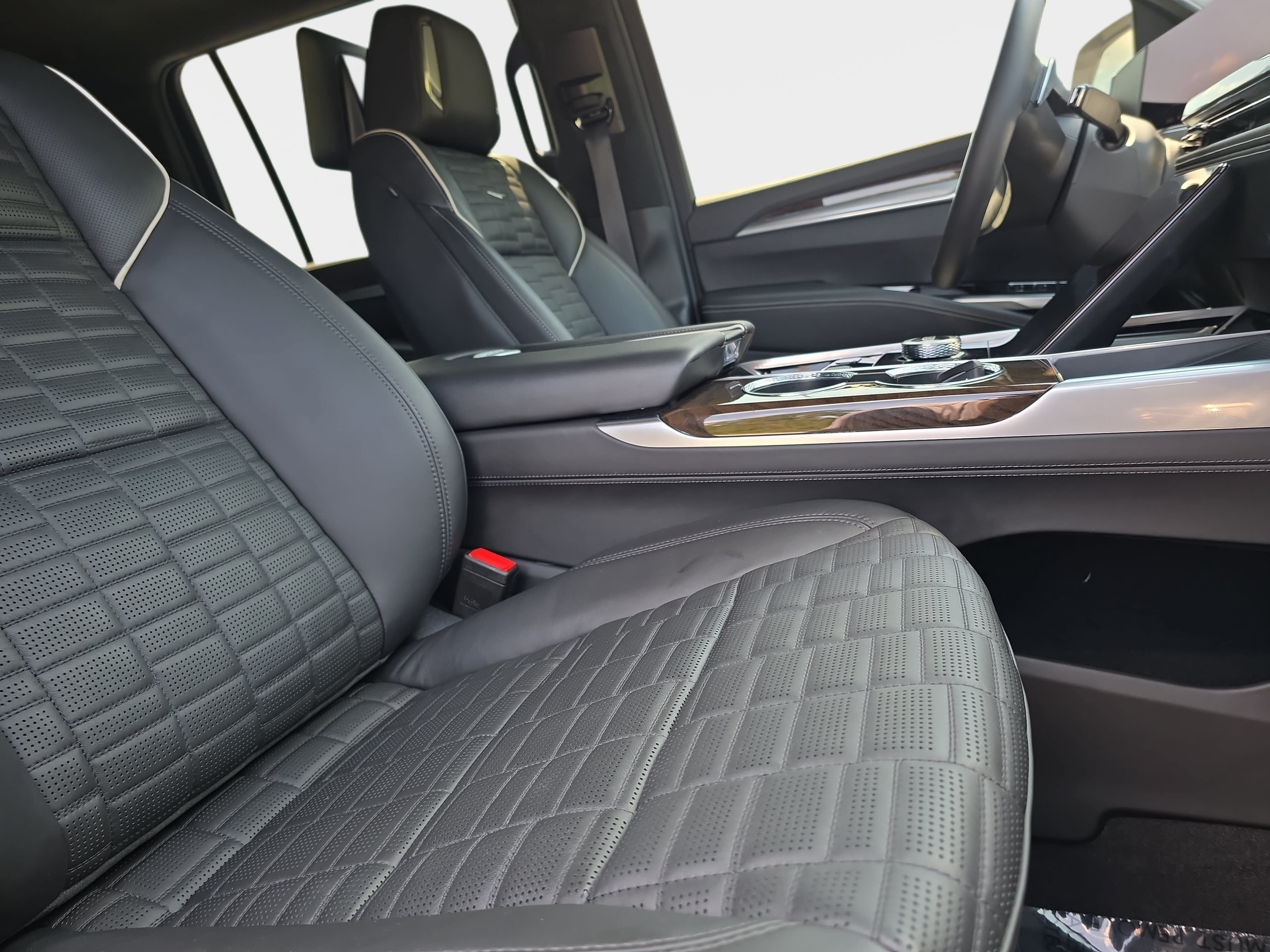 Used 2025 Cadillac Escalade ESV Sport Platinum w/ LPO, ONYX Package AWD/4WD image 10