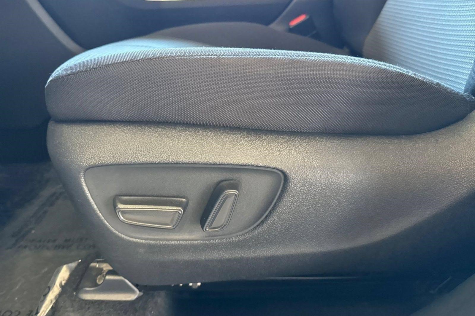 Used 2025 Toyota Highlander LE FWD image 15