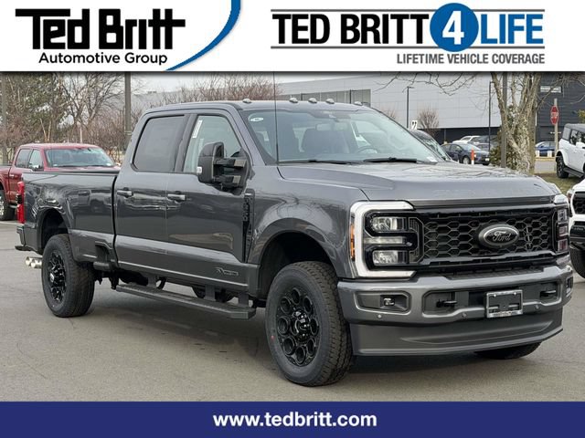 New 2026 Ford F350 Lariat w/ Black Appearance Package