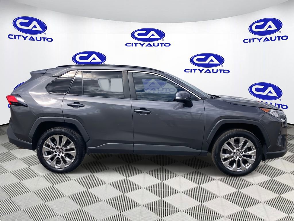 Used 2021 Toyota RAV4 XLE Premium image 2