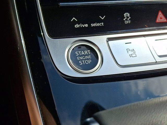 Certified 2025 Audi A8 L 3.0T w/ Executive Package AWD/4WD image 23