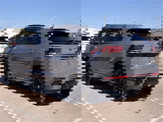 Used 2023 Volkswagen Atlas Cross Sport SEL R-Line image 4