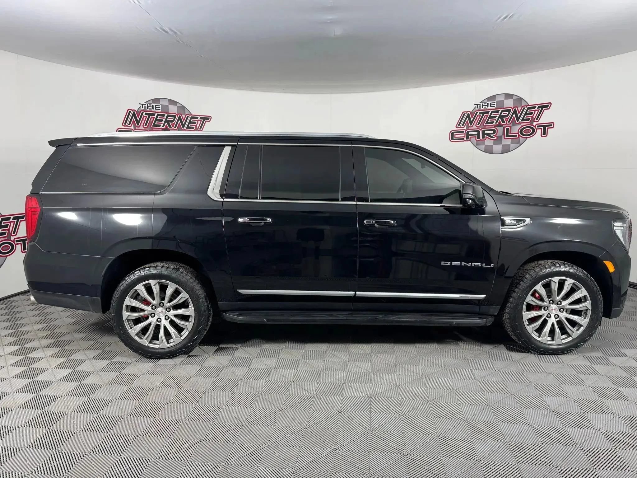 Used 2021 GMC Yukon XL Denali w/ Advanced Technology Package AWD/4WD image 8