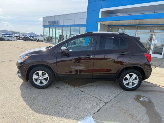 Used 2022 Chevrolet Trax LT w/ LT Convenience Package image 2