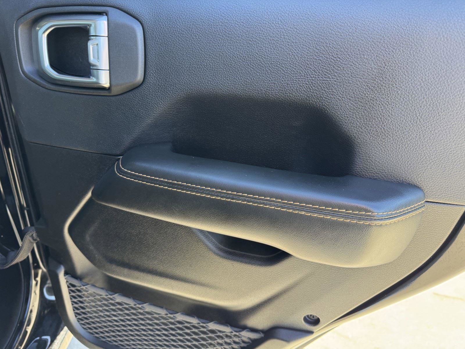 Certified 2025 Jeep Wrangler Sahara w/ Safety Group AWD/4WD image 10