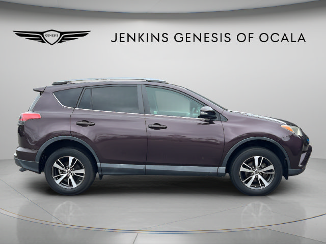Used 2018 Toyota RAV4 XLE FWD image 2