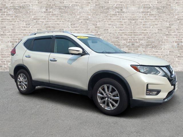 Used 2017 Nissan Rogue SV w/ SV Premium Package