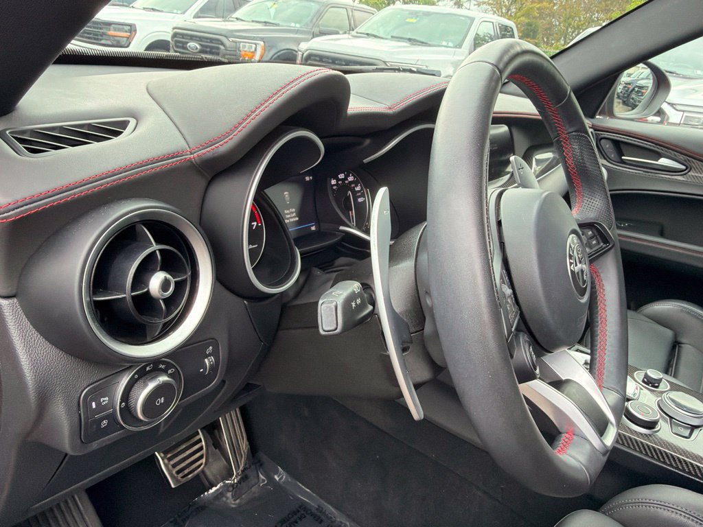 Used 2023 Alfa Romeo Stelvio Estrema AWD/4WD image 21