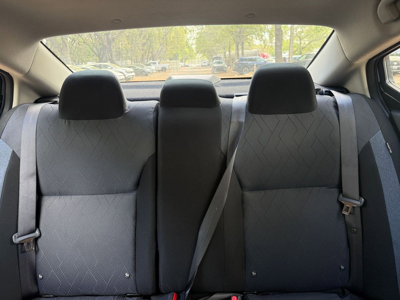 Used 2025 Nissan Versa SV FWD image 33