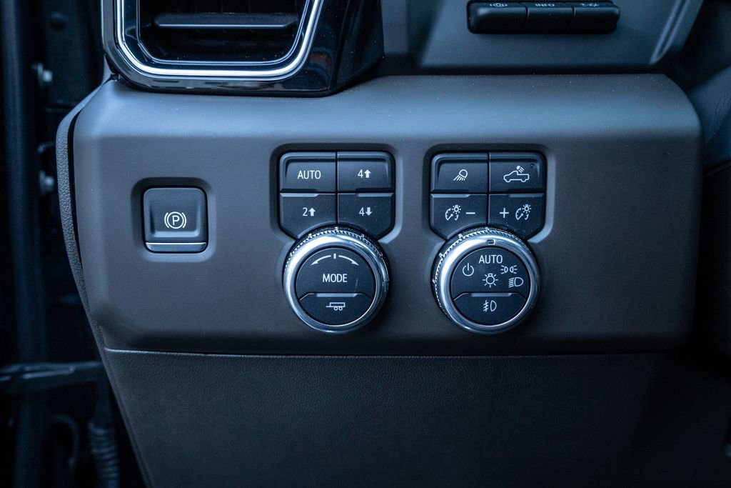 Used 2024 GMC Sierra 3500 Denali w/ Denali Reserve Package image 17