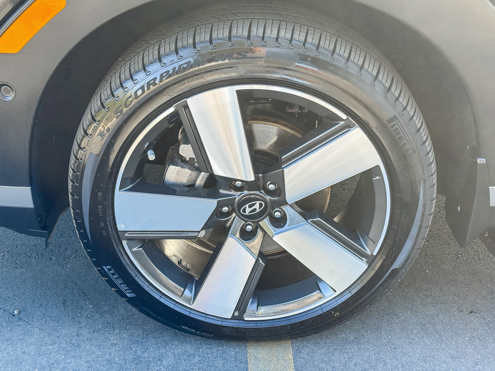 Used 2025 Hyundai Santa Fe Limited FWD image 9