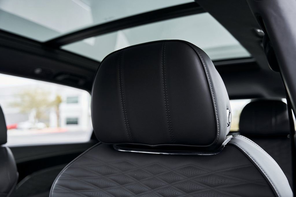 Used 2023 Bentley Bentayga Extended Wheelbase image 46