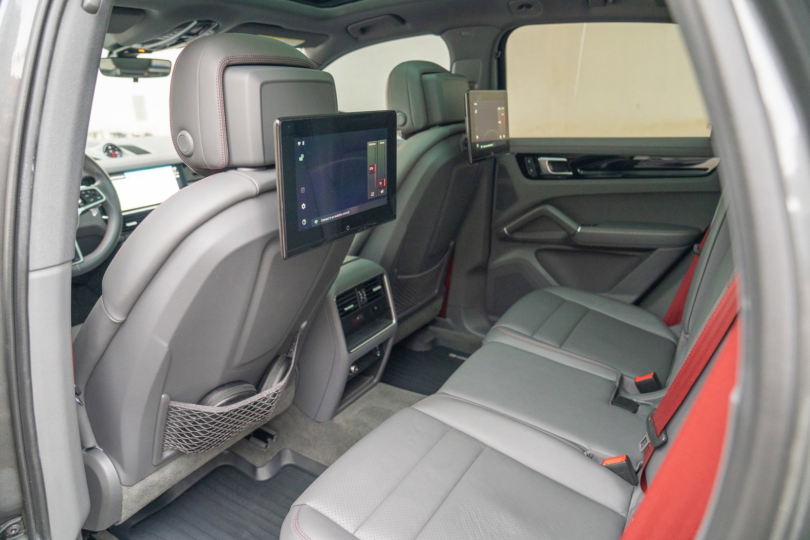 Used 2023 Porsche Cayenne image 24