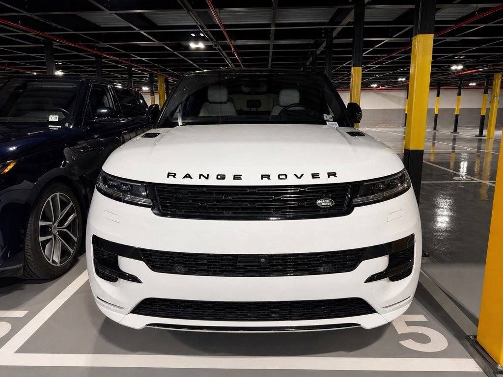 Used 2023 Land Rover Range Rover Sport SE Dynamic AWD/4WD image 3