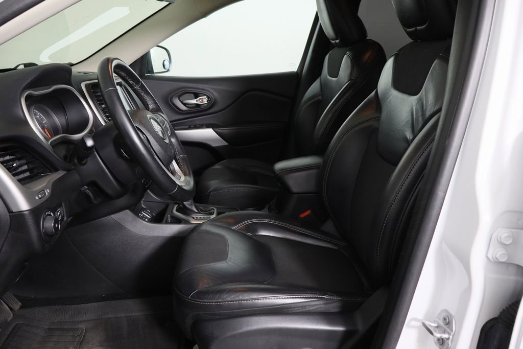 Used 2018 Jeep Cherokee Latitude Plus FWD image 16