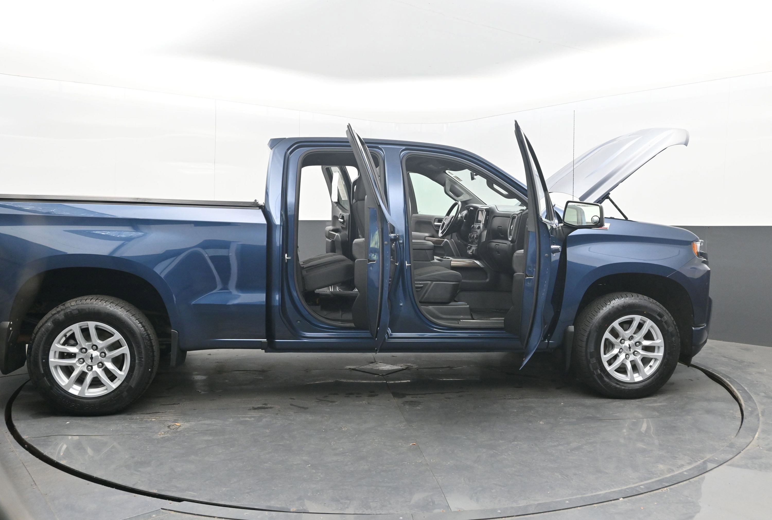 Used 2019 Chevrolet Silverado 1500 RST AWD/4WD image 40