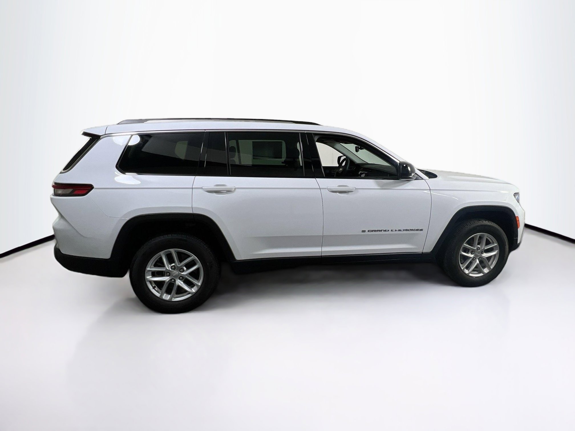 Used 2023 Jeep Grand Cherokee L Laredo AWD/4WD image 4
