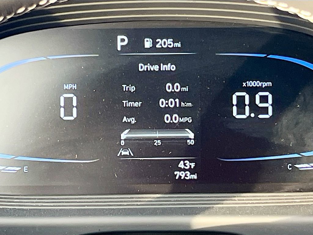 Used 2025 Hyundai Venue Limited image 12