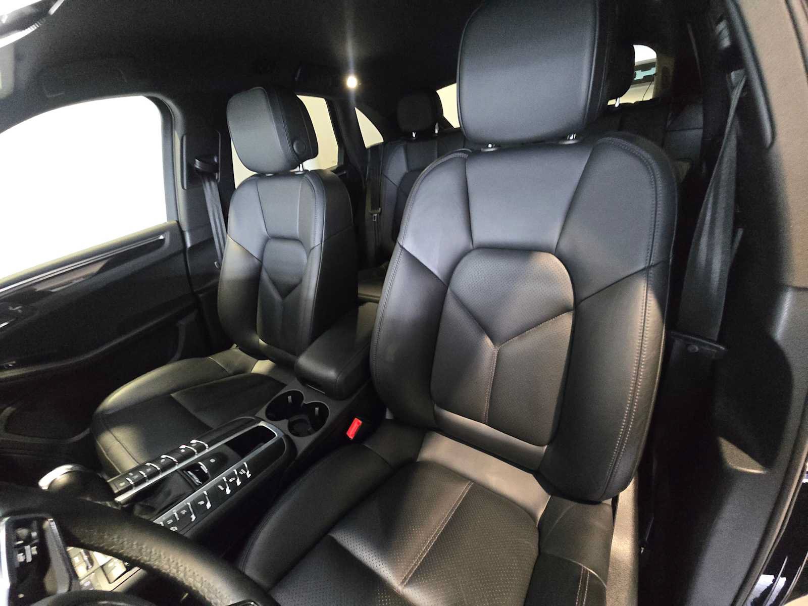 Used 2020 Porsche Macan AWD/4WD image 5