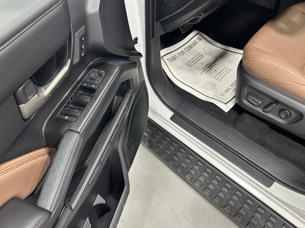 Used 2025 Toyota 4Runner Limited AWD/4WD image 9