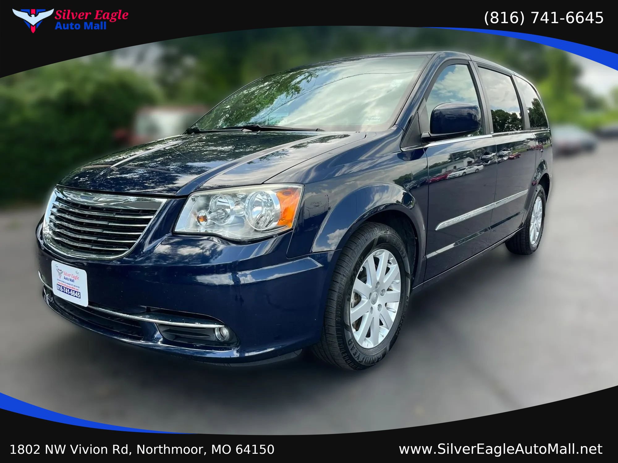 Used 2014 Chrysler Town & Country Touring FWD image 1